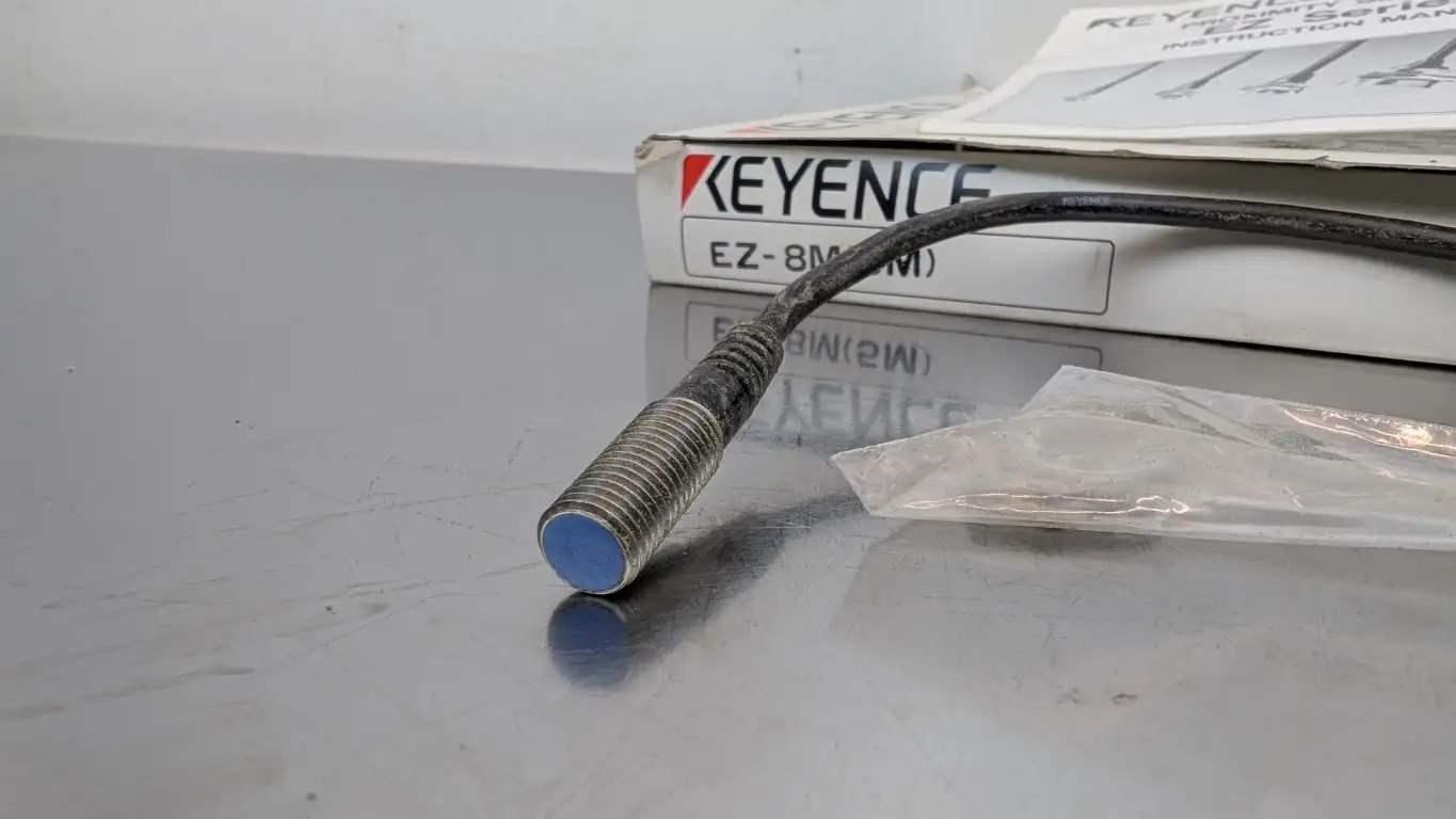 Keyence EZ-8M Proximity Sensor 1.5mm 12-24VDC 13mA - Image 2