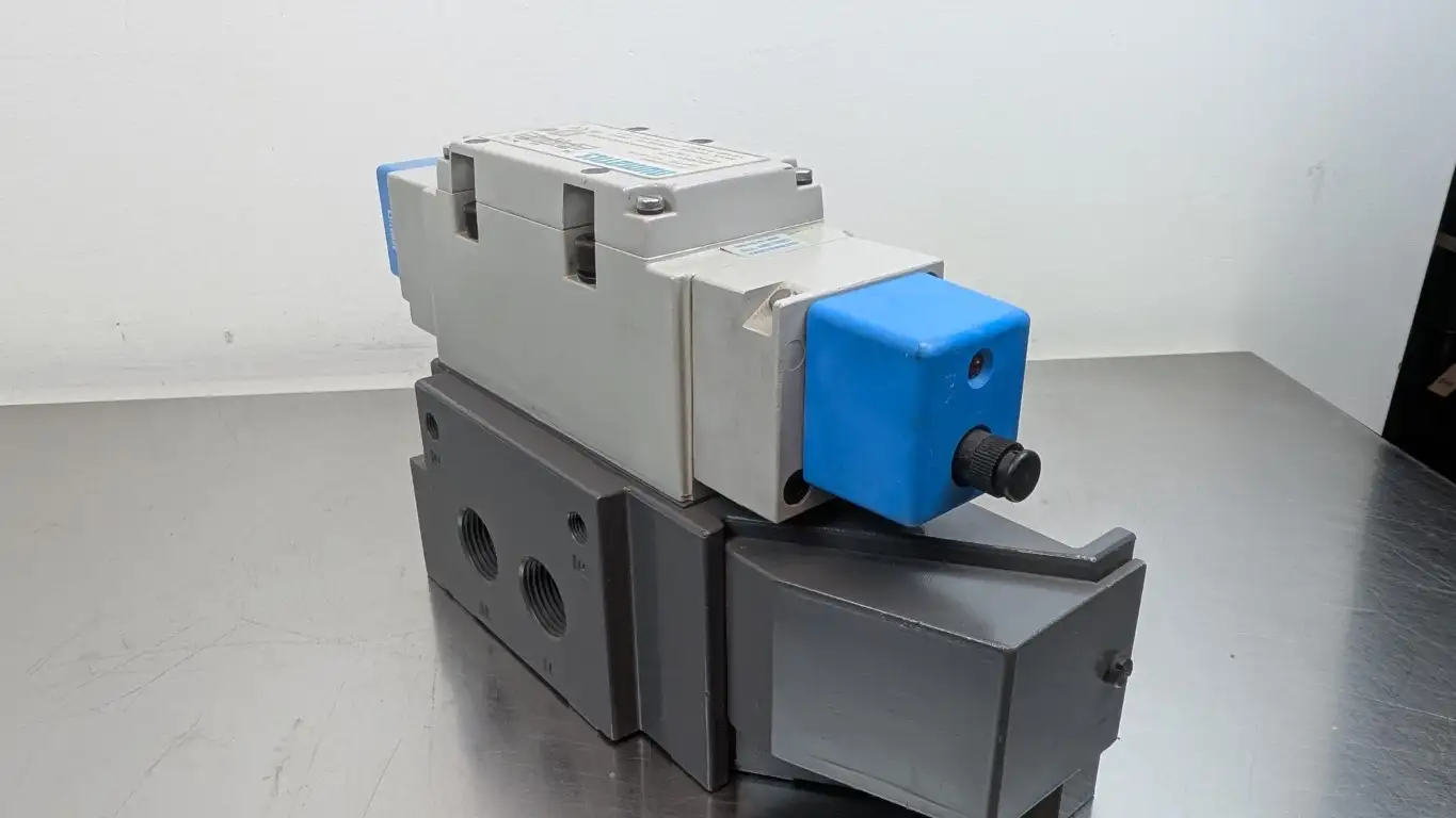 Numatics I34BB500MP00061 Solenoid Valve 24VDC Coil 4W - Image 3