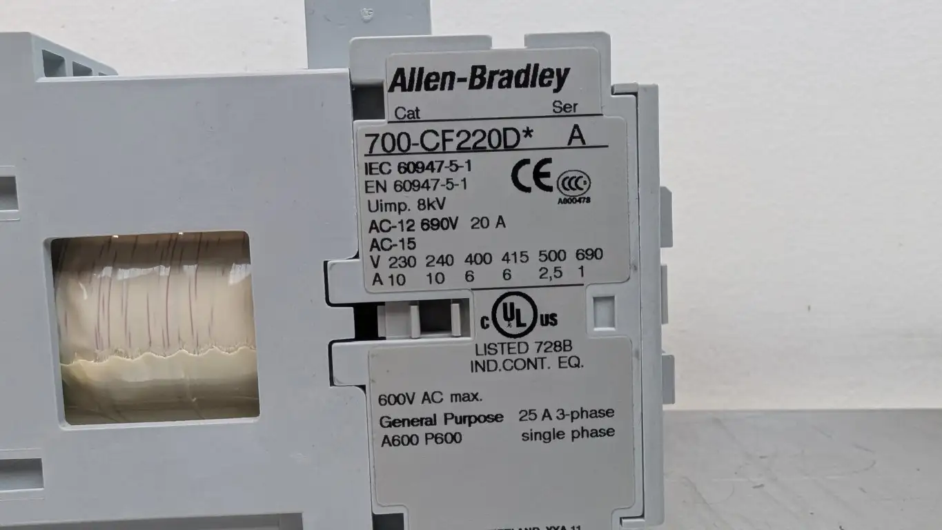 Allen-Bradley 700-CF220DJ