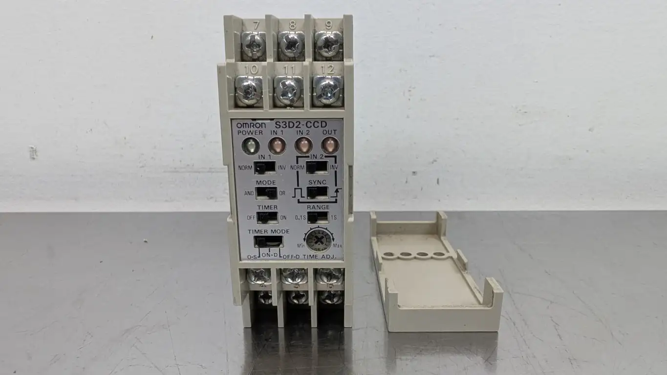 Omron S3D2-CCD Sensor Controller 24VDC 8A - Image 3