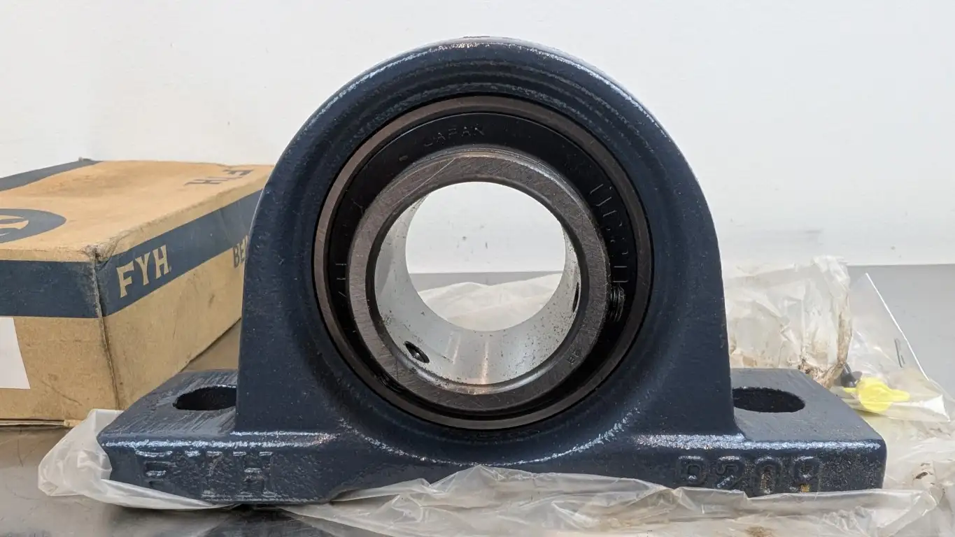 FYH UCP209-28J Pillow Block Bearing 1-3/4" ID NIPPON Made in Japan - Image 2