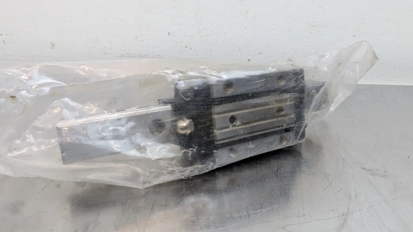 Misumi SXRN 24 Linear Guide Assembly Block and Rail 15mm ID 34mm Wide x 41mm Long 128mm Rail - Image 4