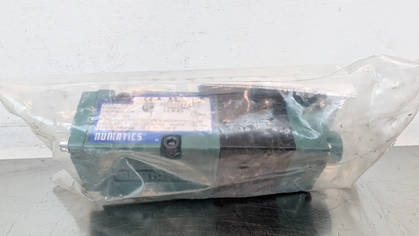 Numatics 071SA400K000030 Pneumatic Solenoid Valve 150PSIG 110/120VAC 0.15A