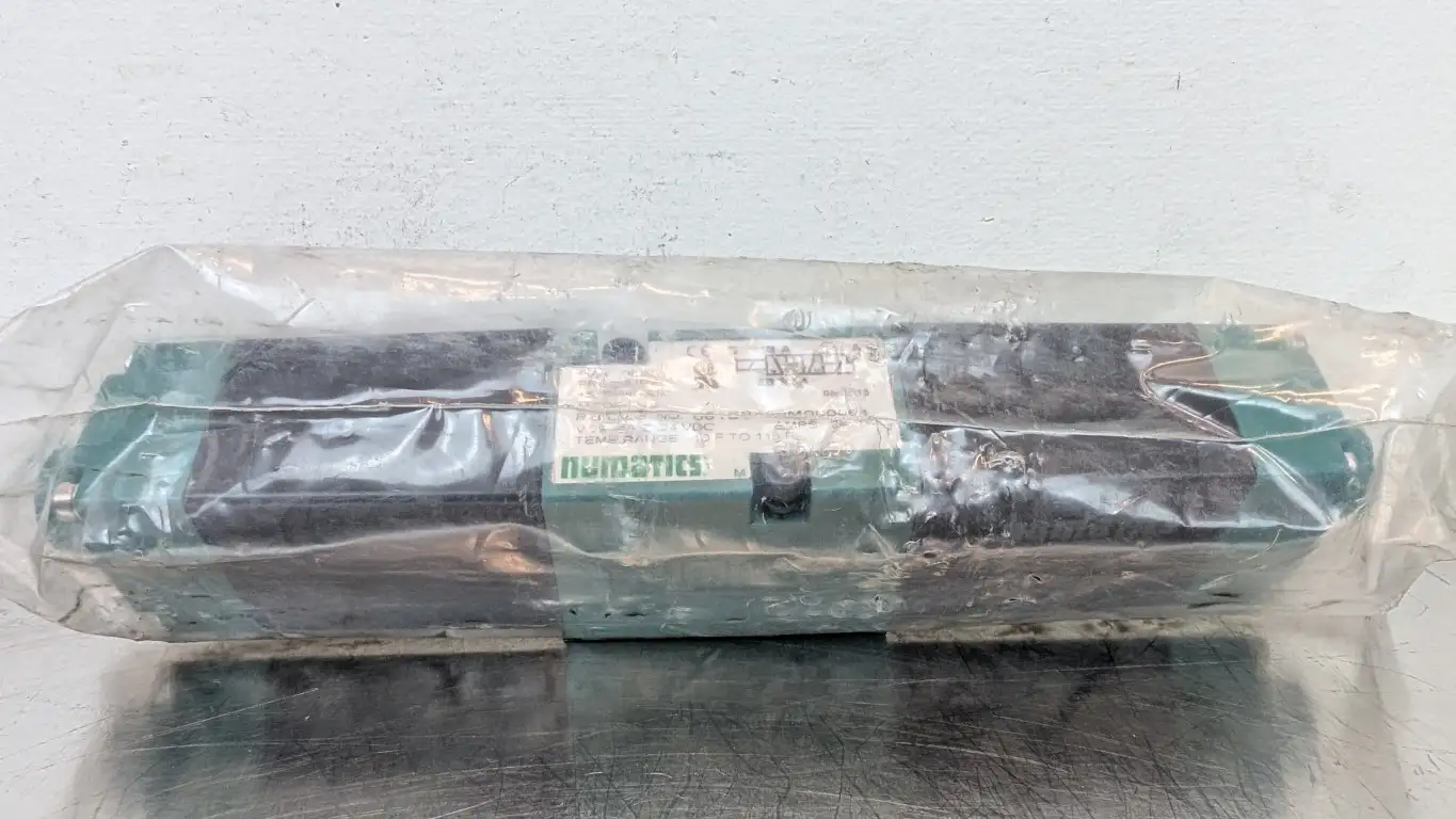 Numatics 081SS400M000061 Pneumatic Solenoid Valve 150PSIG 24VDC 0.26A