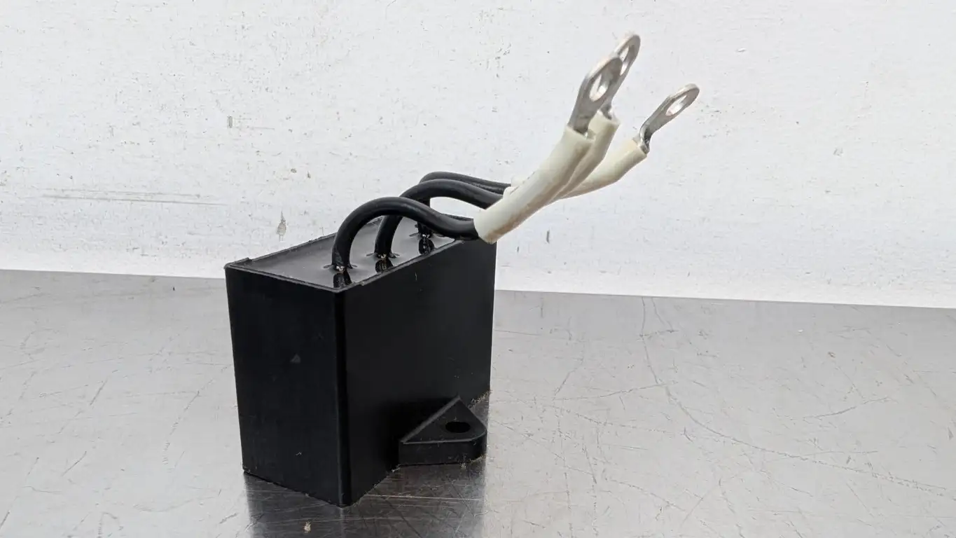 9E 31 Capacitor .47 µf 47Ω .47uf 250VAC DELTA 3-Wire - Image 2