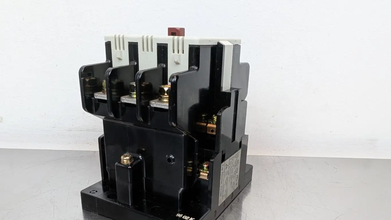 Fuji SC-3N Magnetic Contactor 100-110VAC Coil 100A 220-240/440-480/550-600VAC - Image 3