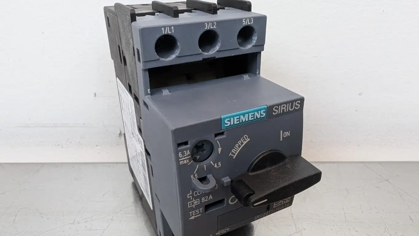 Siemens 3RV2011-1GA10 Circuit Breaker 600VAC 4.5-6.3A - Image 2