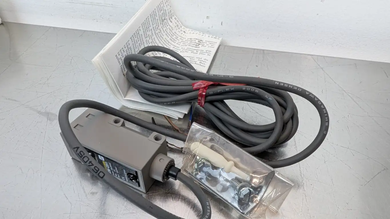 Omron E3S-CD11 Photoeletric Switch 2m 10-30VDC - Image 2