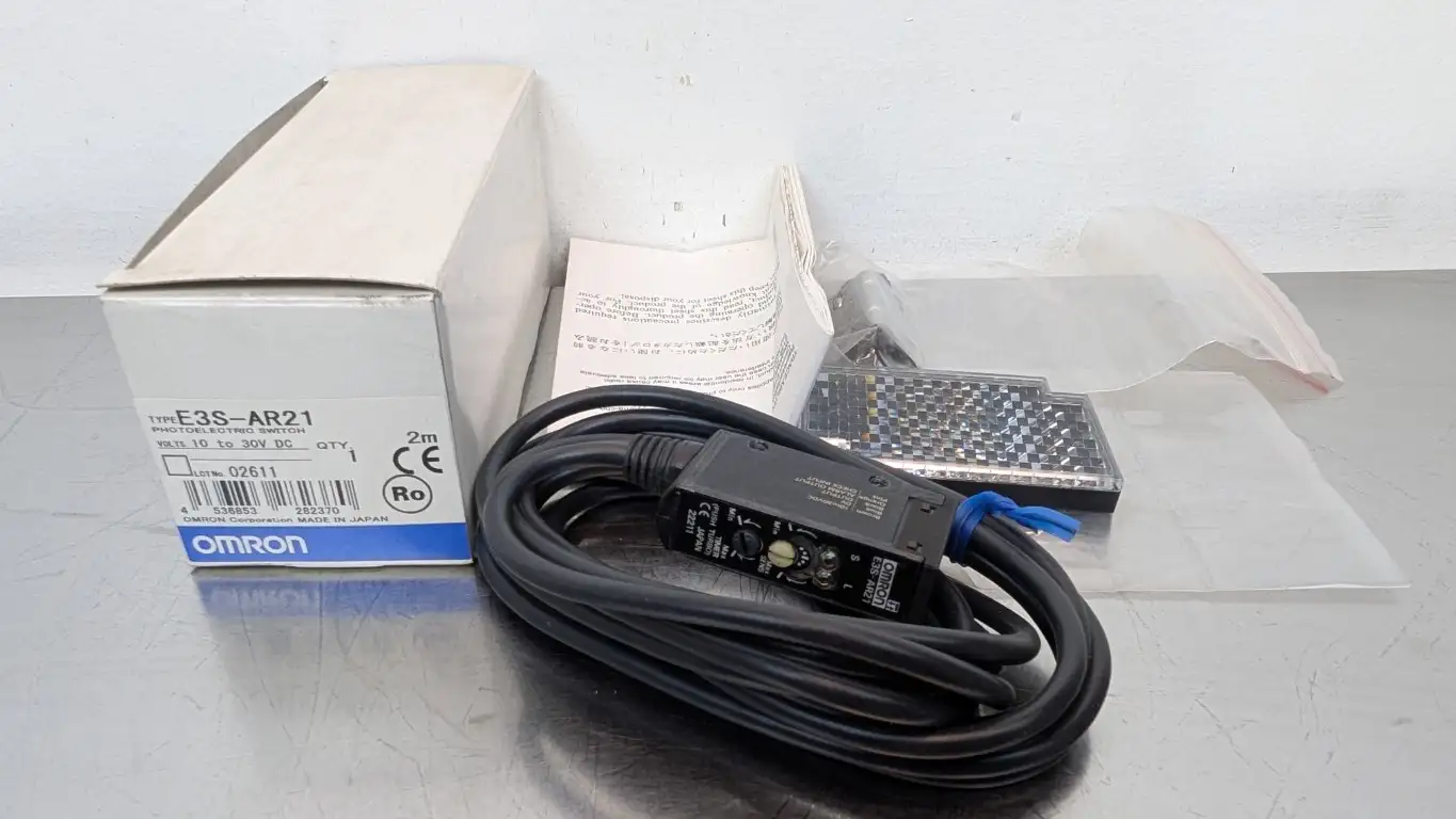 Omron E3S-AR21 Photoeletric Switch 2m 10-30VDC