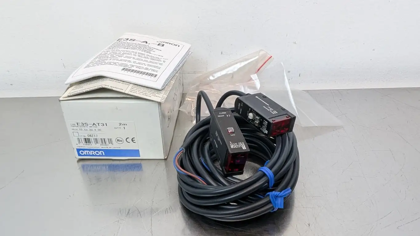 Omron E3S-AT31 Photoelectric Switch 2m 10-30VDC