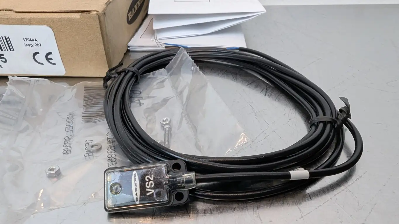 Banner VS2RP5R Ultra Thin Miniature Sensor Receiver 55405 2m 10-30VDC - Image 2