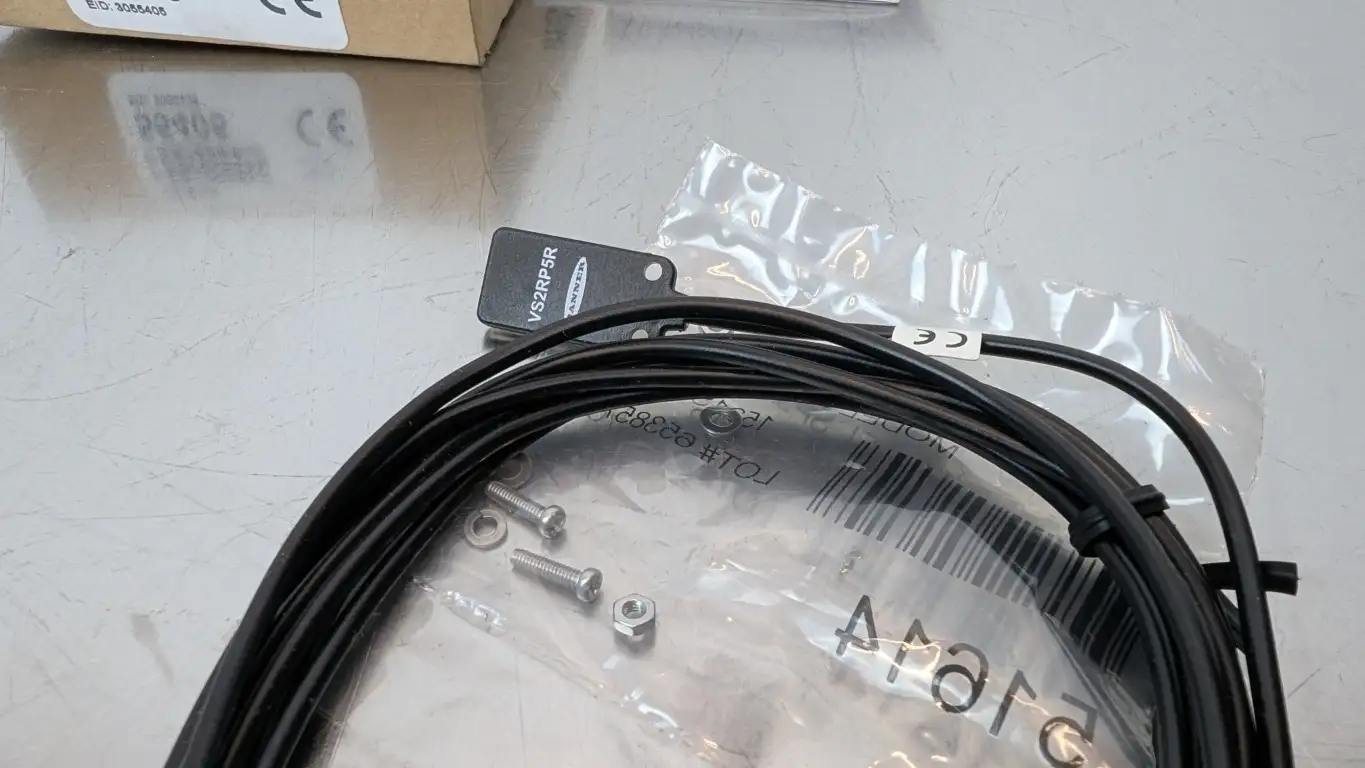 Banner VS2RP5R Ultra Thin Miniature Sensor Receiver 55405 2m 10-30VDC - Image 3