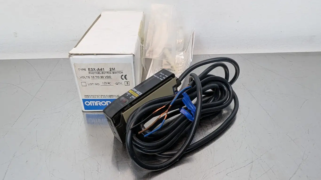 Omron E3X-A41 Photoelectric Switch 2m 10-30VDC