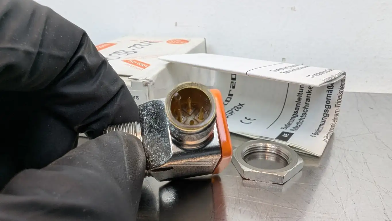 IFM Efector OGP281 Retro-Reflective Sensor OGP-HPKG/US/CUBE 0.1-4m 10-30VDC - Image 3