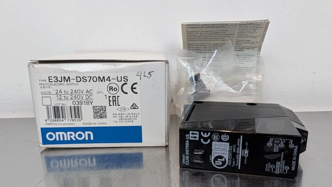 Omron E3JM-DS70M4-US Photoelectric Switch 700mm 24-240VAC/12-240VDC