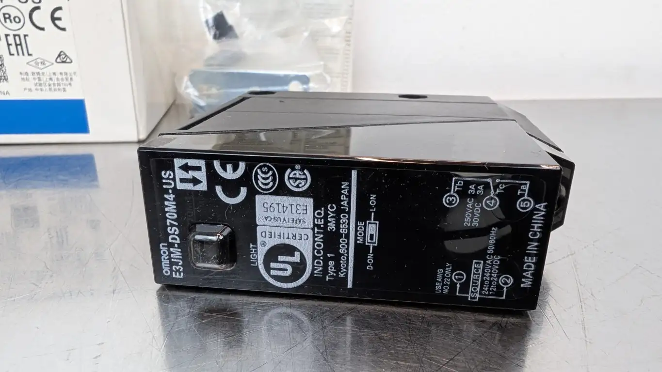 Omron E3JK-R4M2 Photoelectric Switch – 24-240VAC/12-240VDC, Brand New