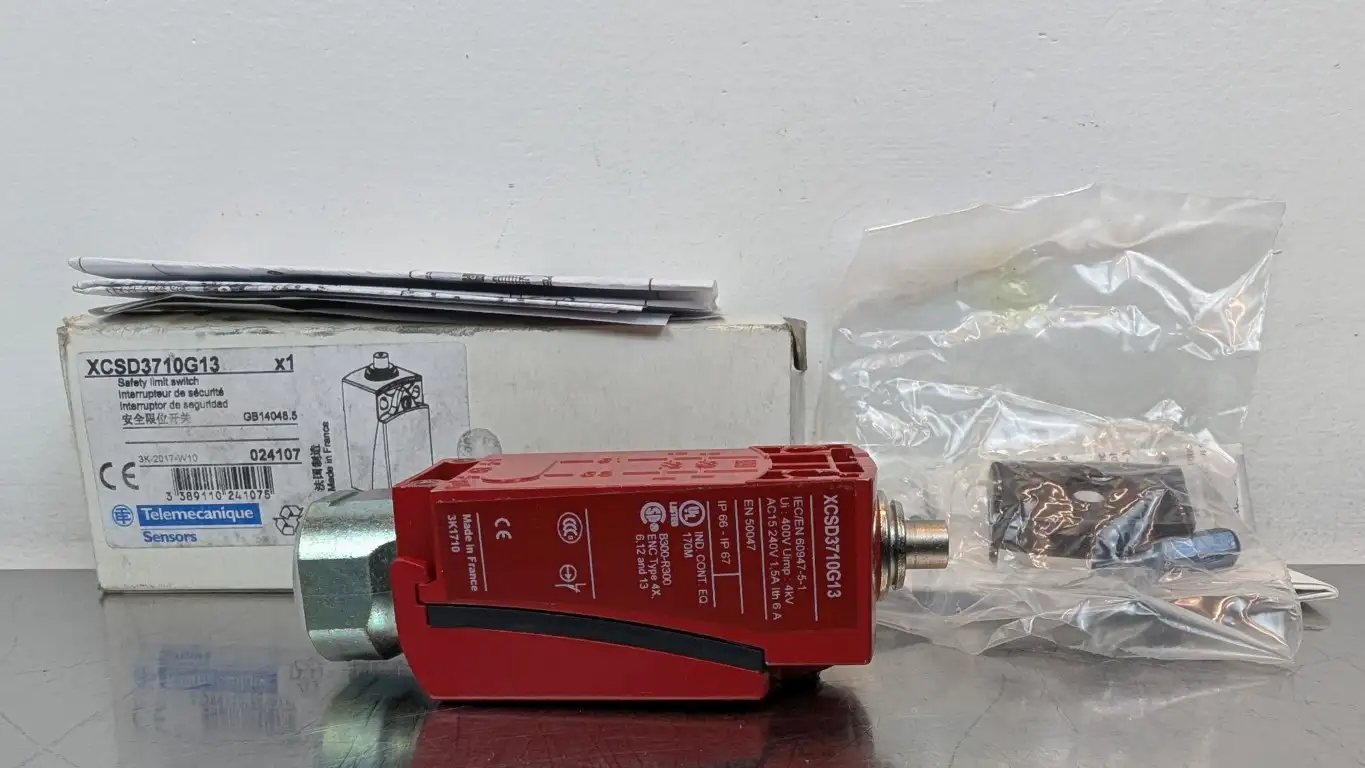 Telemecanique EXSD3710G13 Limit Switch 240VAC 1.5A