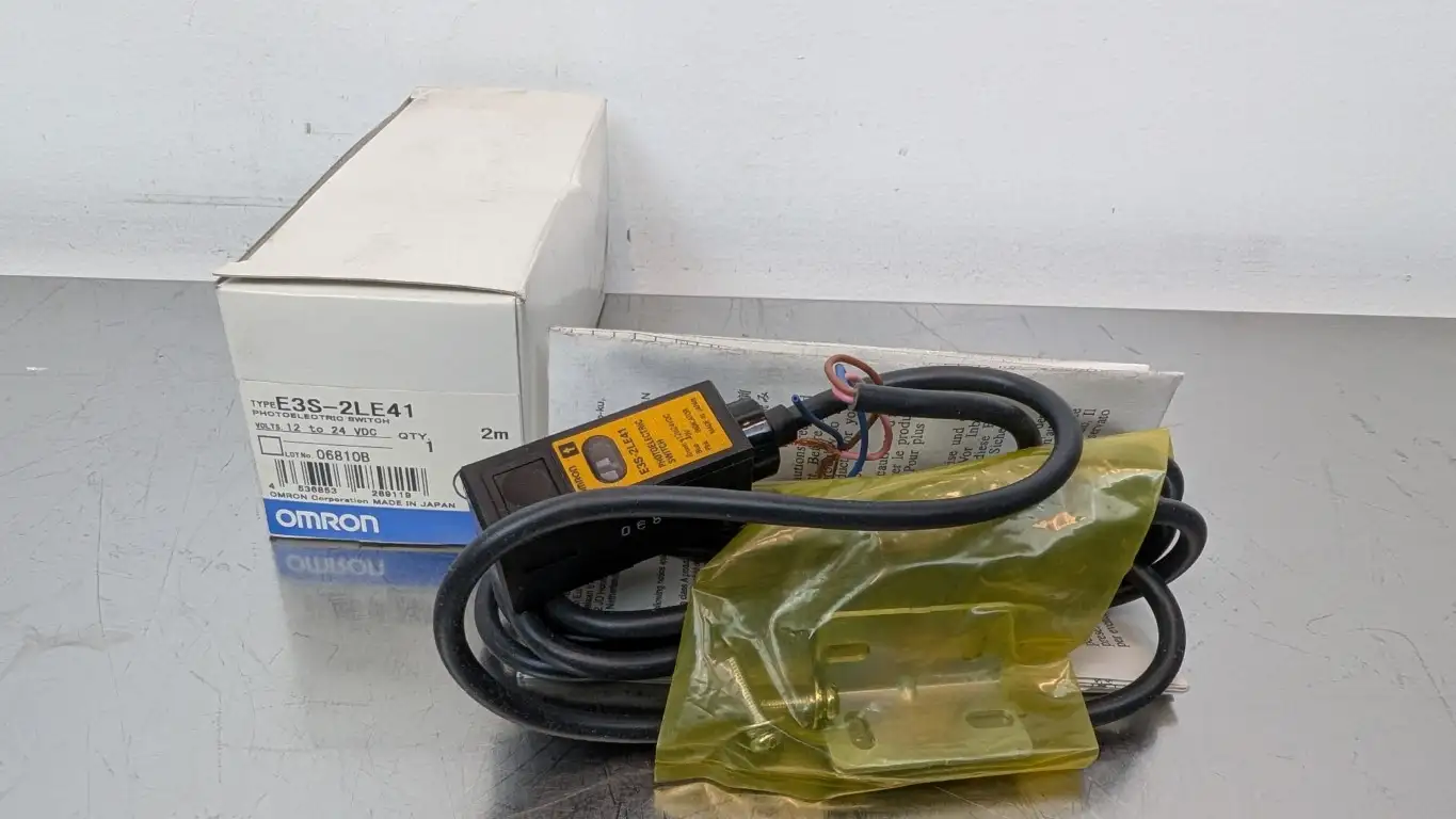 Omron E3S-2LE41 Photoelectric Switch 2m 12-24VDC