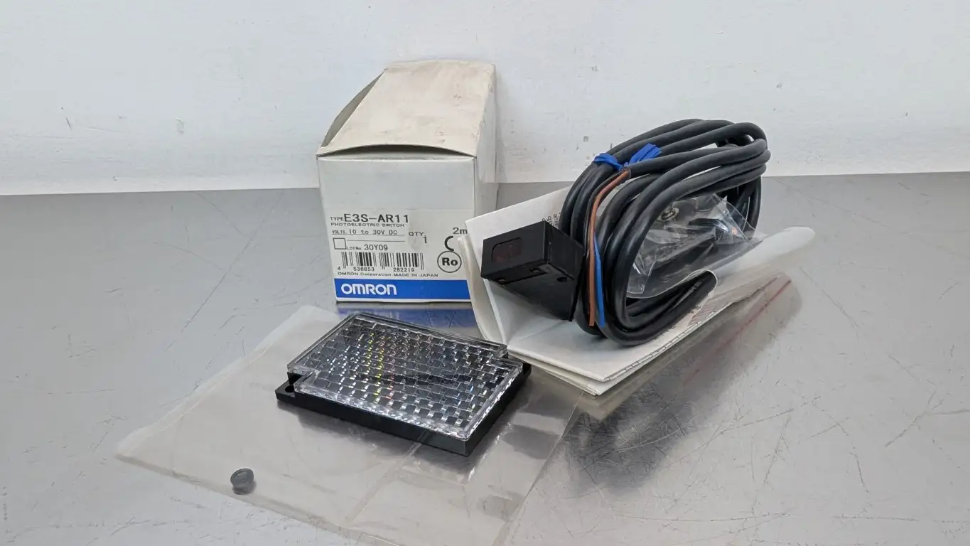 Omron E3S-AR11 Photoelectric Switch 2m 10-30VDC