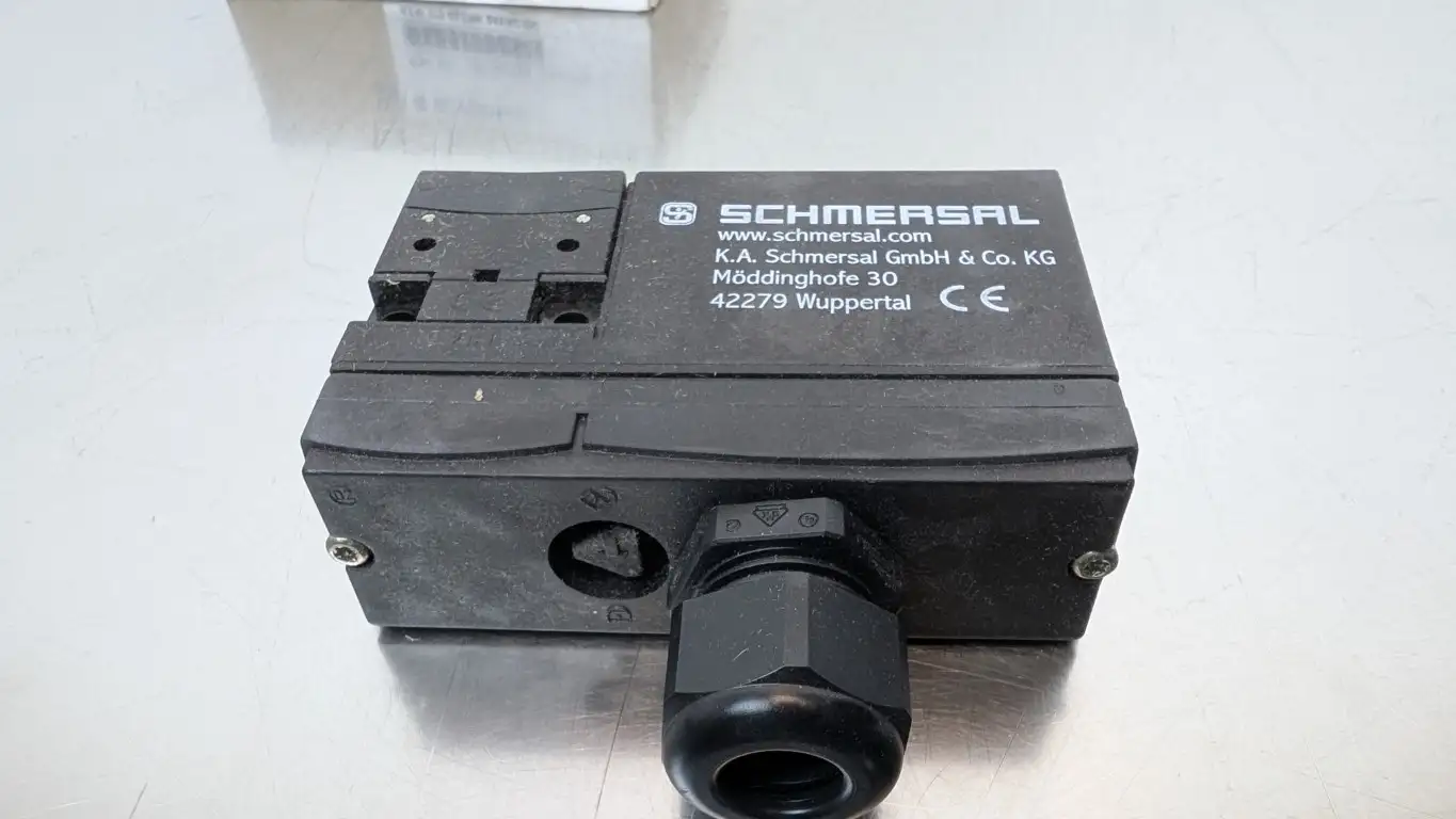 Schmersal AZM 170-02ZRK Safety Switch 101140795 24V AC/DC - Image 2