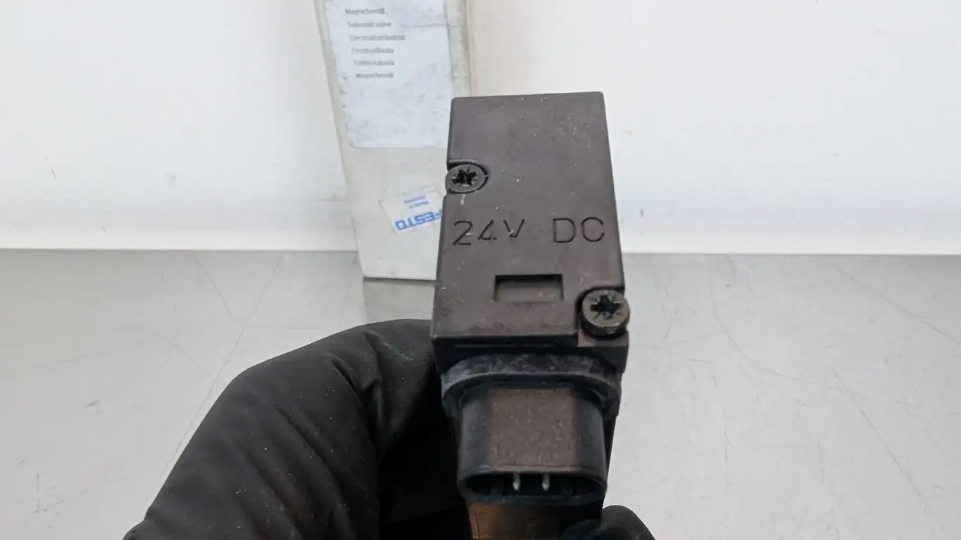thumbnail image 2 of FESTO MT2H-5/2-4,0-L-S-VI-B Solenoid Valve (159452) - 1PC New 2 of 6