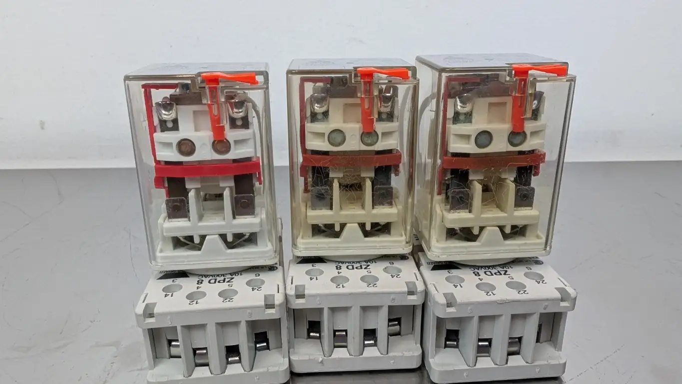 Carlo Gavazzi RCP8 002