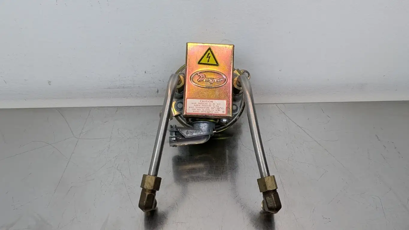 Dwyer 1910-0 Pressure Switch 125/250/480VAC 15A 45 IN W.C. Surge 10 PSI