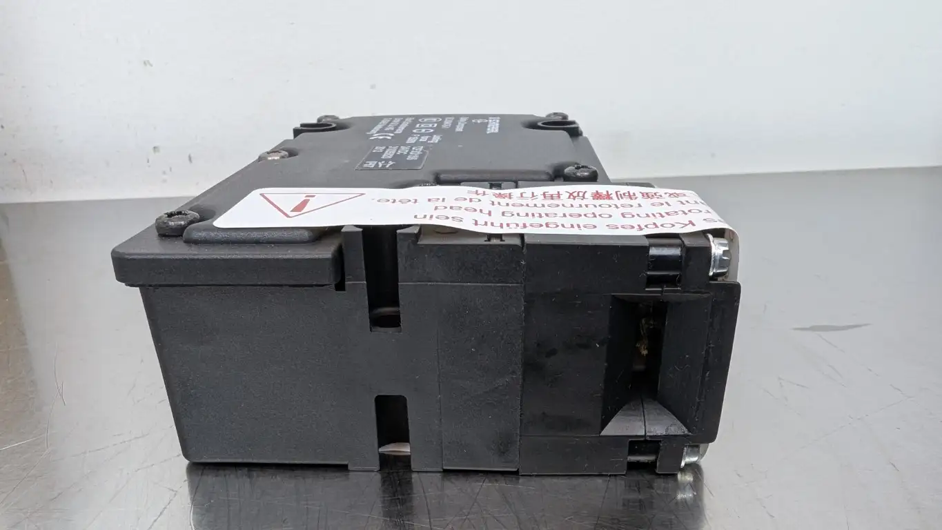 Schmersal TZF3O/1SS24VDC Safety Interlock Switch 101164972 24VDC - Image 3