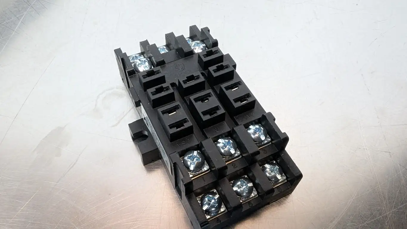 10 Pack Custom Connector SS11-PC Relay Socket 300V/150V 10A/15A 3PDT 11-Pin Square - Image 3