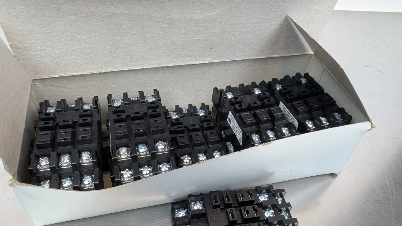 10 Pack Custom Connector SS11-PC Relay Socket 300V/150V 10A/15A 3PDT 11-Pin Square - Image 5