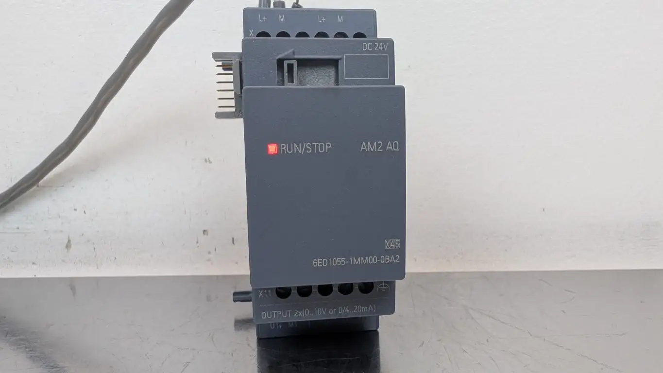 Siemens 6ED1055-1MM00-0BA2 Expansion Module AM2 AQ Output 2x10A