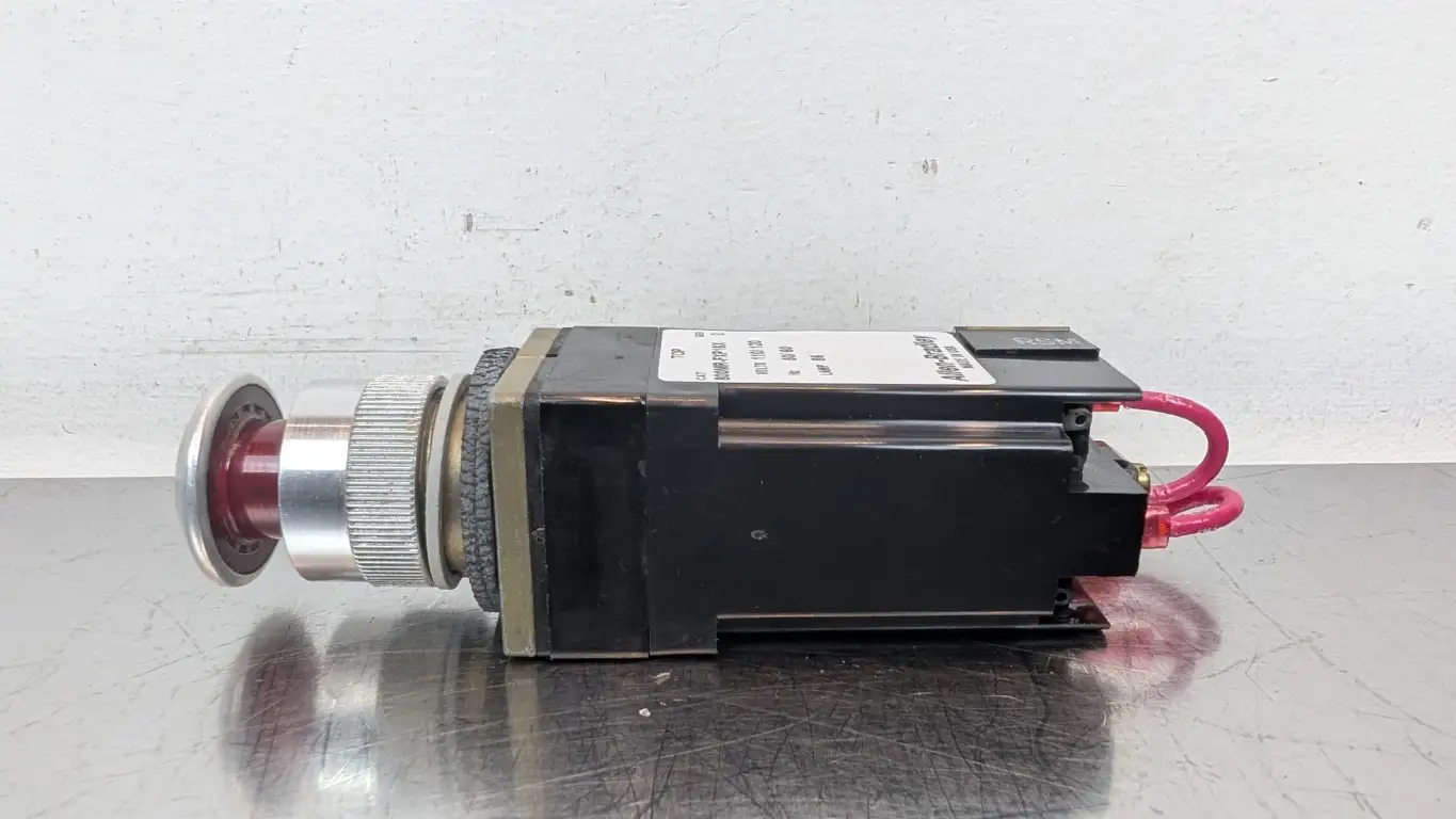 Allen-Bradley 800MR-FXP16X Push Pull Illuminated Pushbutton Ser D 110/120VAC