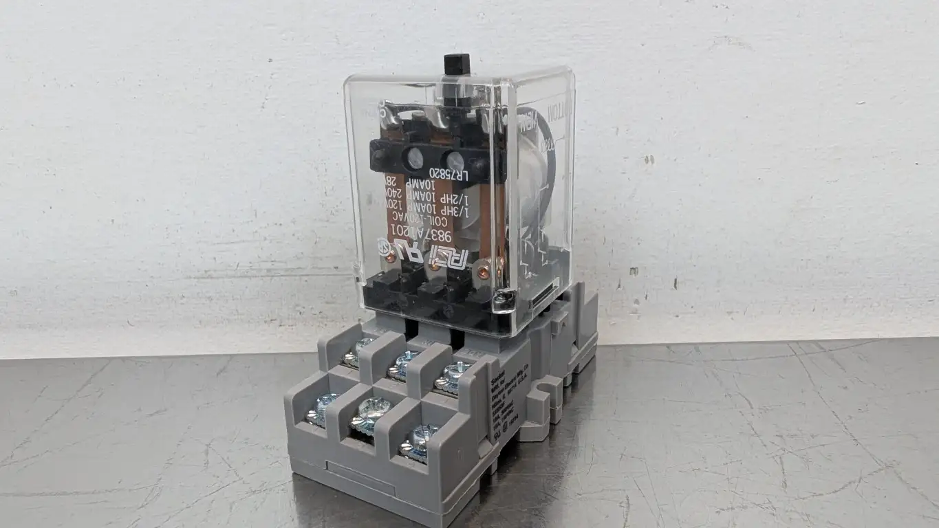 ACI 9837A1201 Relay and Socket Base 5X853F 120VAC Coil 120/240VAC 28VDC 10A