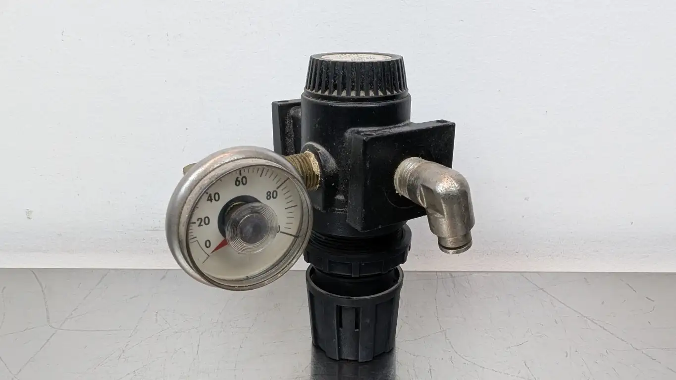 Master Pneumatic R60-2 Air Pressure Regulator 1/4" 0-100 PSI - Image 2
