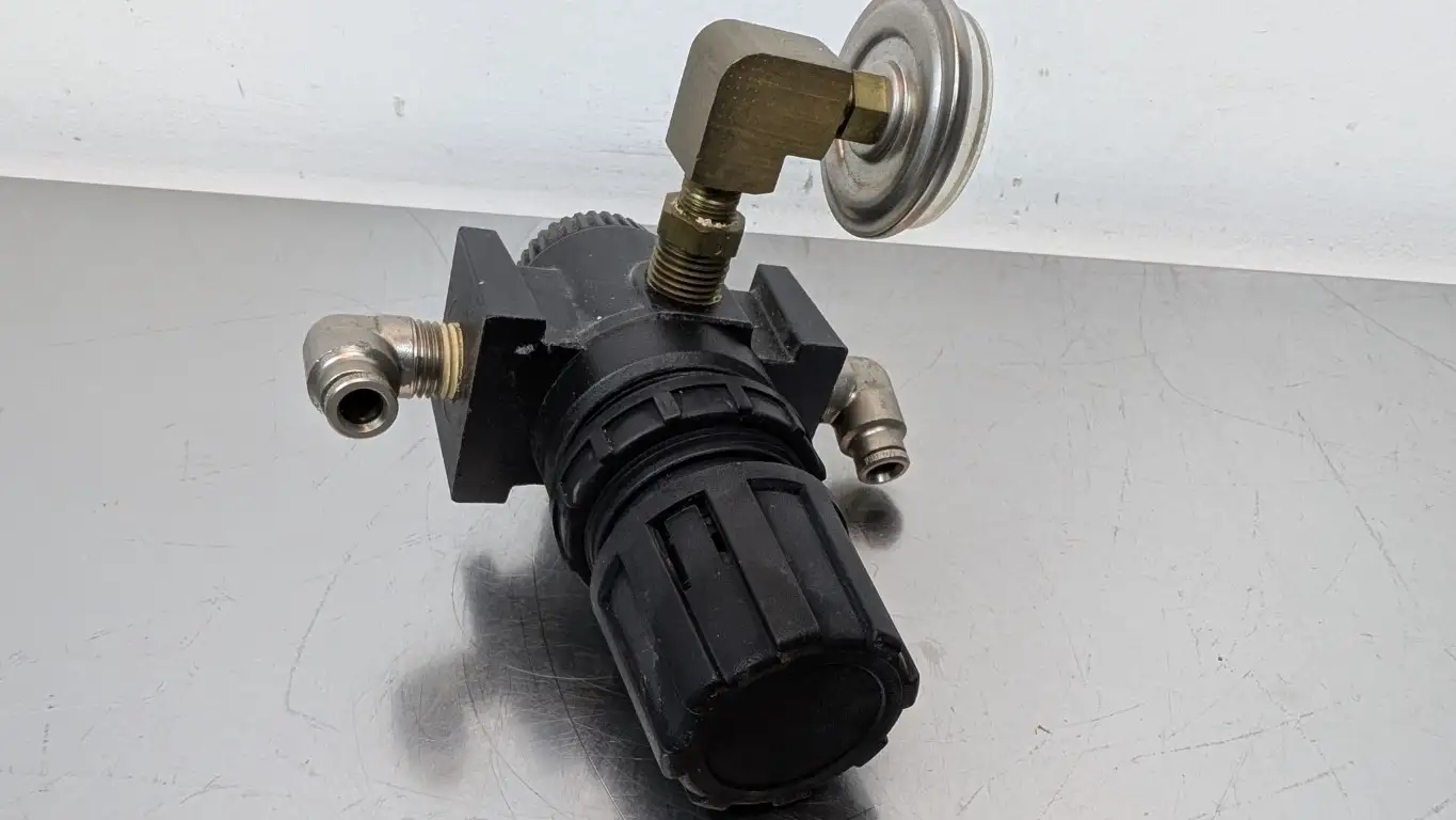 Master Pneumatic R60-2 Air Pressure Regulator 1/4" 0-100 PSI - Image 4