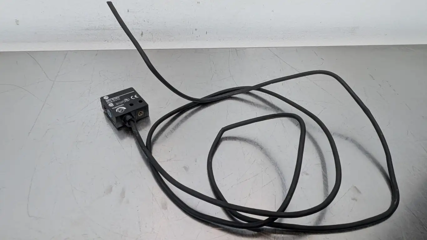 Allen-Bradley 42SMU-7250 Photoelectric Transparent Object Sensor Ser B 11-28VDC 1.5m