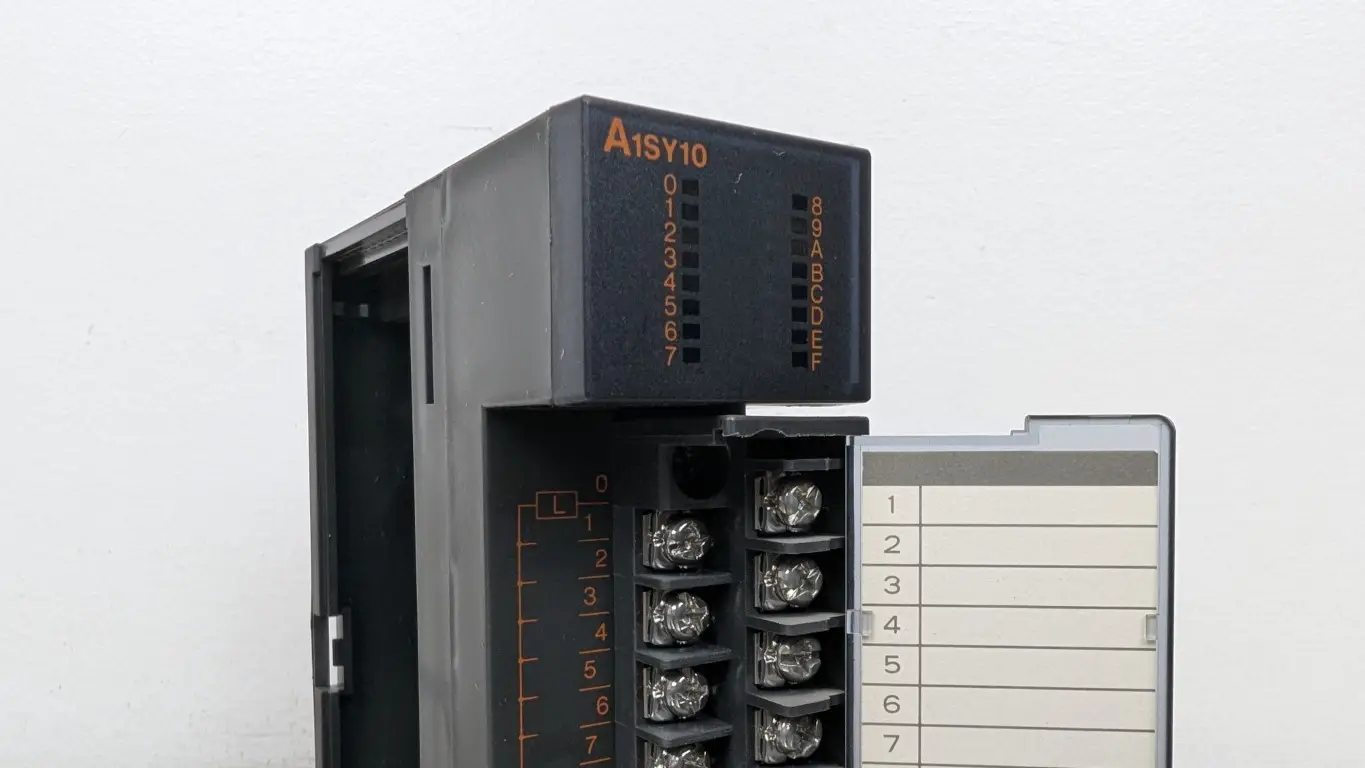 Mitsubishi A1SY10 Output Module 24VDC 240VAC 2A - Image 3