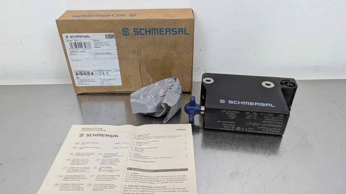 Schmersal 103011112 Safety Interlock Switch AZM300Z-ST-1P2P-A-T 24VDC