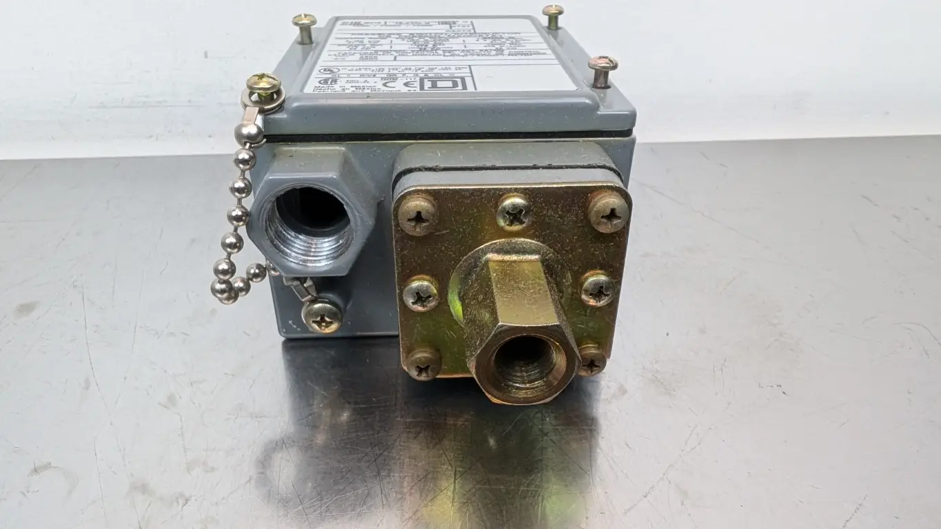 Square D 9012GAW-5 Industrial Pressure Switch Ser C 600V AC/DC 3-150 PSI - Image 3