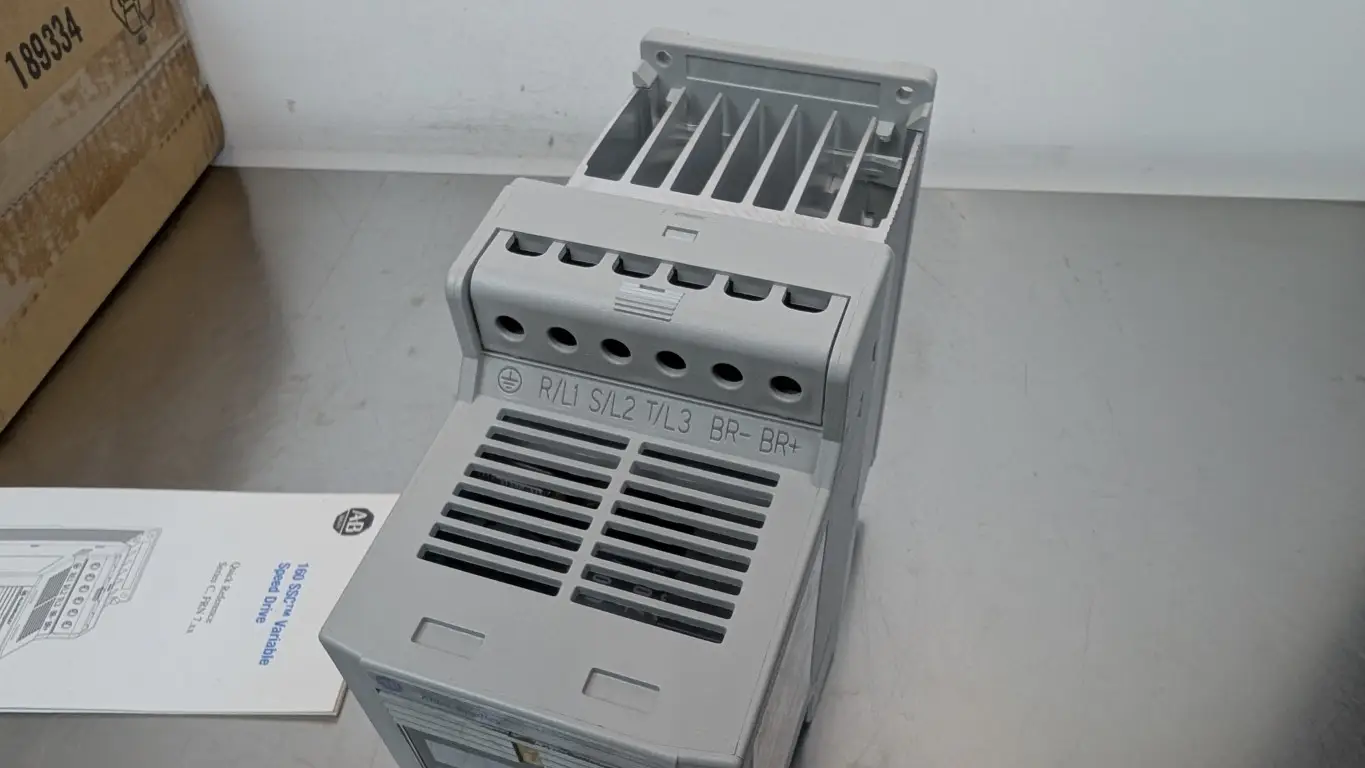 Allen-Bradley 160-AA08NSF1P1 Variable Spead Drive Ser C FRM 7.06 200-240VAC 9.4A to 200-230 8A 0-240Hz 2 HP - Image 5