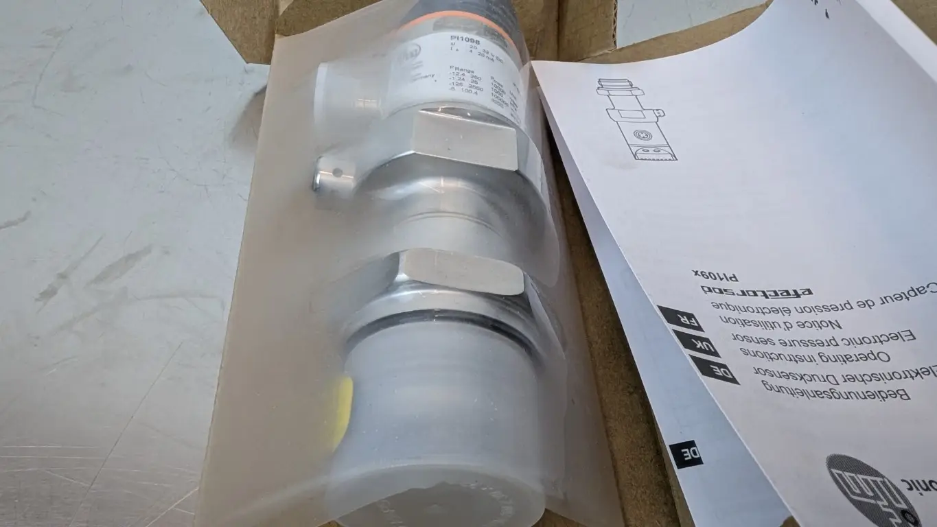 IFM Efector PI1098 Flush Pressure Sensor with Display PI-,25BRES30-E-ZVG/US/ /P 20-32VDC -0.0124-0.25 bar - Image 3