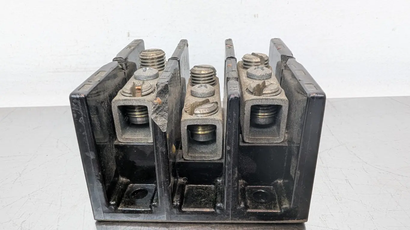 Allen-Bradley 1492-PD3C111 Terminal Block Ser B 600V 150A 3-Pole 1/0-3,4-6,8,10-18 - Image 2