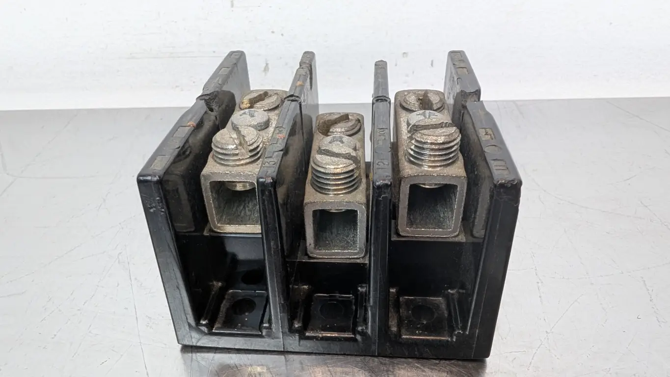 Allen-Bradley 1492-PD3C111 Terminal Block Ser B 600V 150A 3-Pole 1/0-3,4-6,8,10-18 - Image 3