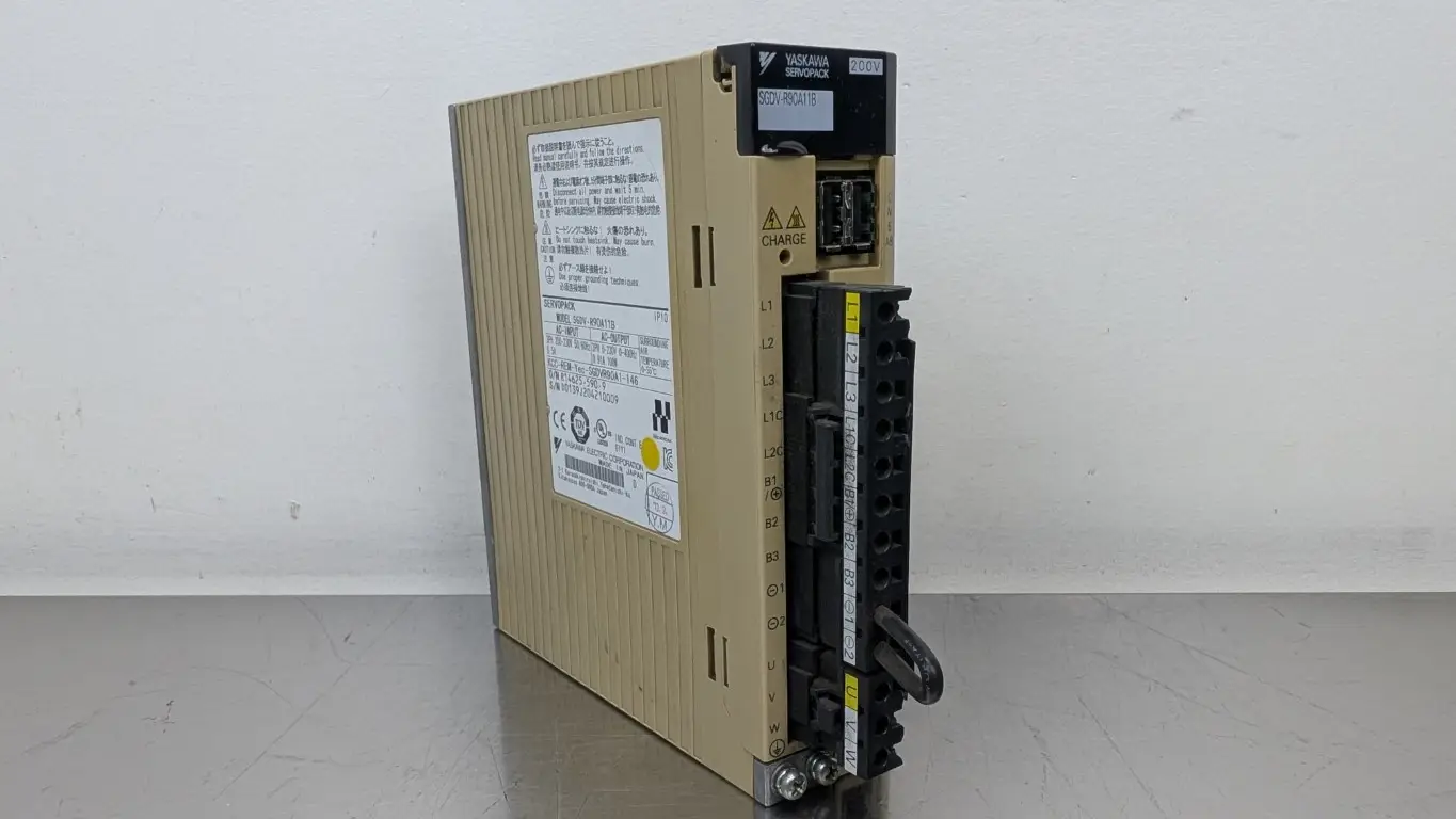 Yaskawa SGDV-R90A11B AC Servo Drive 200-230VAC 0.5A to 0-230VAC 0.91A 100W 0-400Hz - Image 2