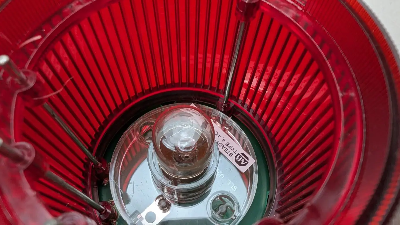 Allen-Bradley 855T-B24DN4 Steady Incandescent Tower Light Ser B 24V AC/DC 0.271A 7W Red - Image 4