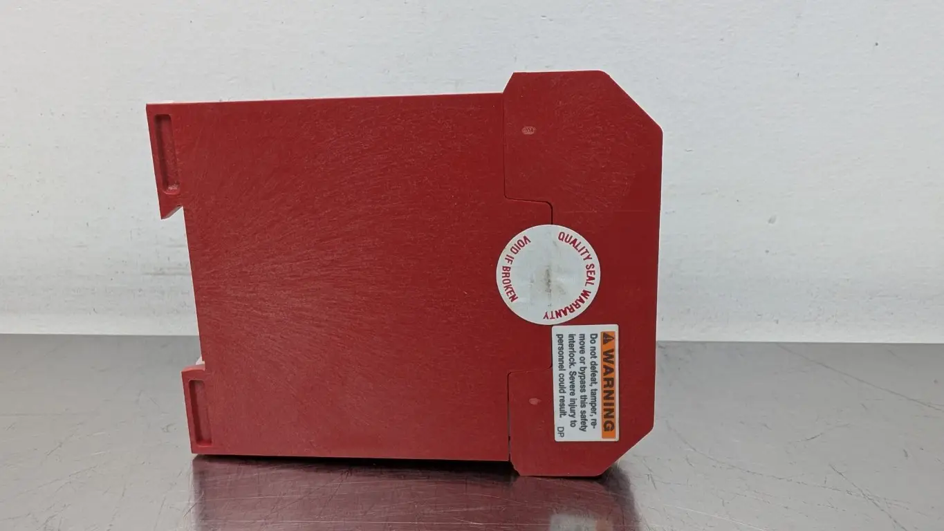 STI Omron 44510-0300 Safety Relay SR05A 24V AC/DC Guard Master - Image 3