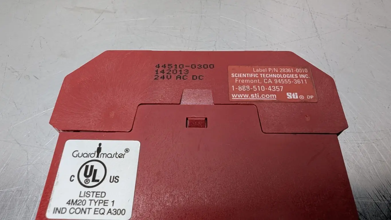 STI Omron 44510-0300 Safety Relay SR05A 24V AC/DC Guard Master - Image 5