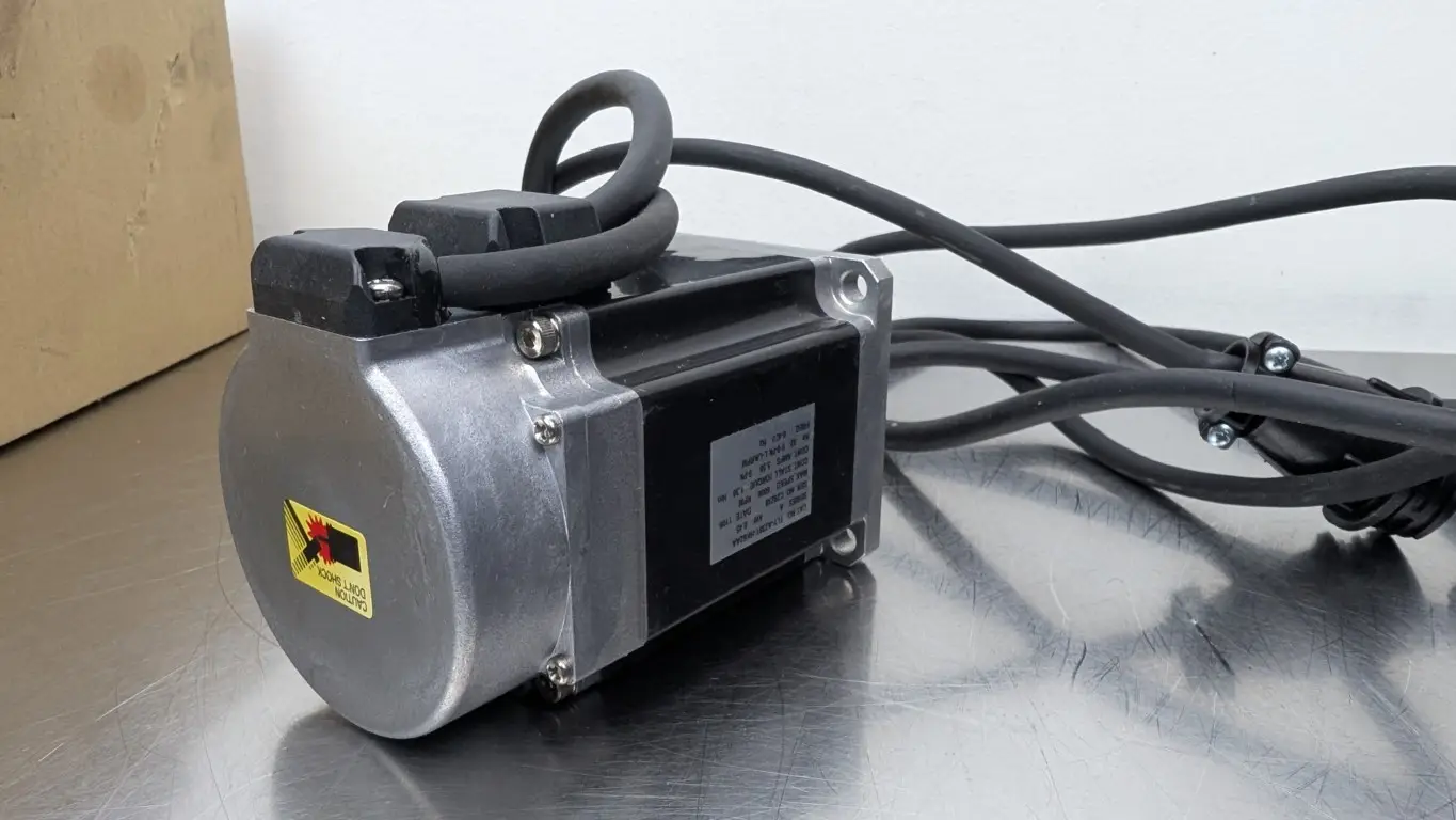 Allen-Bradley TLY-A230T-HK62AA Servo Motor 230VAC 5.5A 0.45kW 6000 RPM - Image 3