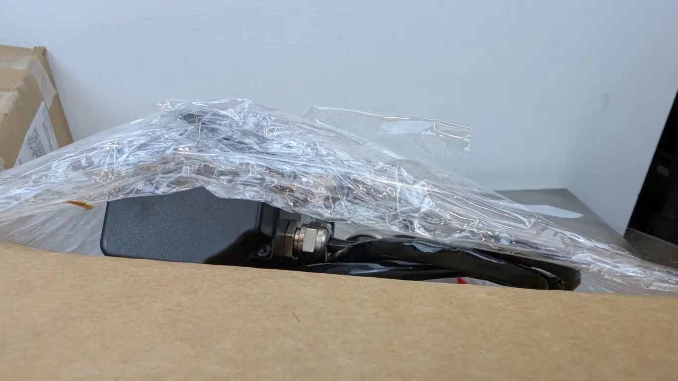 Kollmorgen AKM11B-AKC2C-00 DC Servo Motor 320VDC 0.14kW 0.19 HP 8000 RPM - Image 2