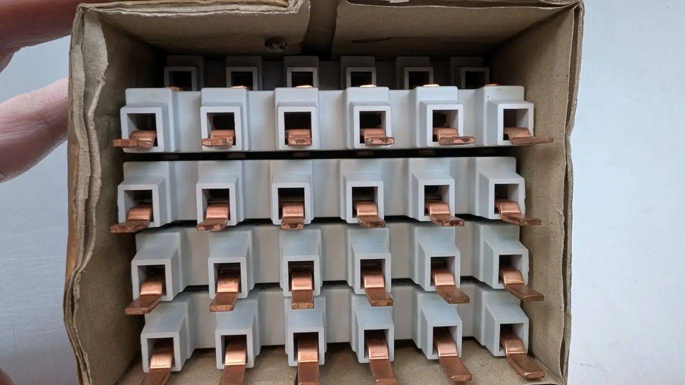 9 Pack Allen-Bradley 1489-AACL106 Busbar Ser A 1489-A Circuit Breaker - Image 3